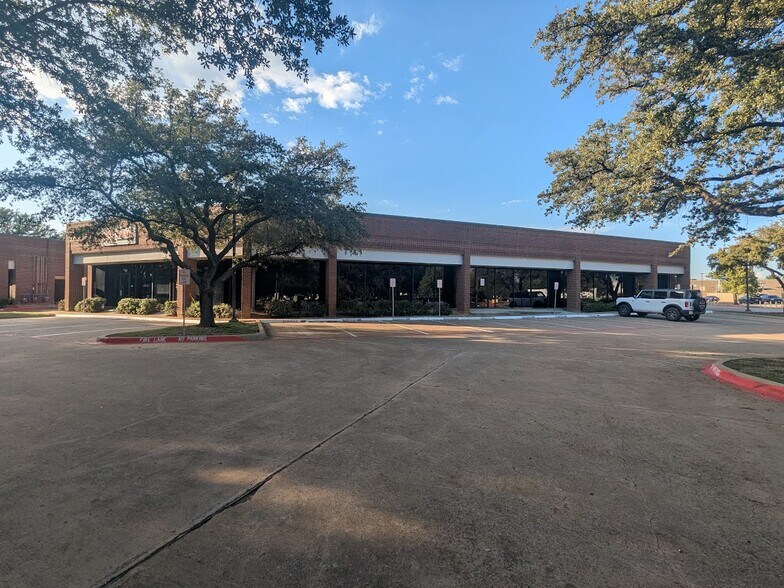4100-4108 Amon Carter Blvd, Fort Worth, TX à louer - Photo de l’immeuble – Image 2 sur 12