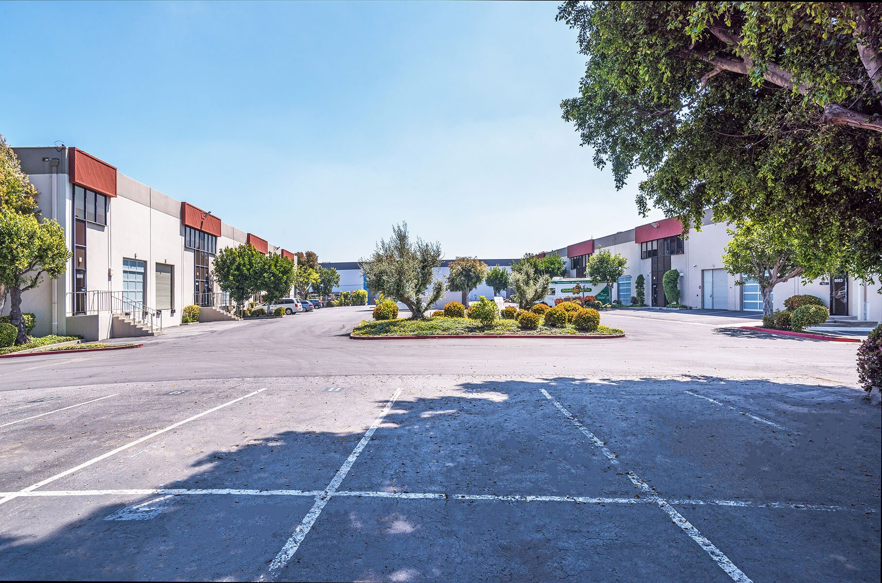 8651-8671 Hayden Pl, Culver City, CA à louer Photo principale– Image 1 sur 5
