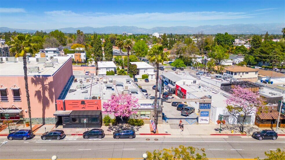 Ventura & Moorpark: CFO 8/22/24 portefeuille de 2 biens à vendre sur LoopNet.fr - Photo de l’immeuble – Image 2 sur 6