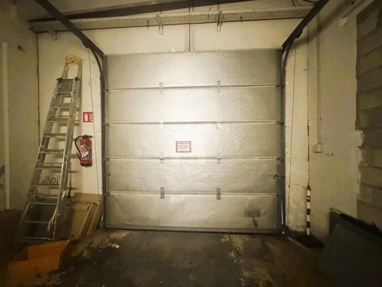 Bureau dans Évry-Courcouronnes à louer - Photo de l’immeuble – Image 3 sur 9