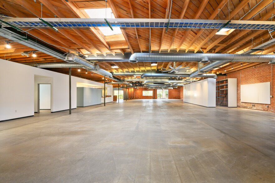4201 Redwood Ave, Los Angeles, CA à louer - Photo de l’immeuble – Image 2 sur 14