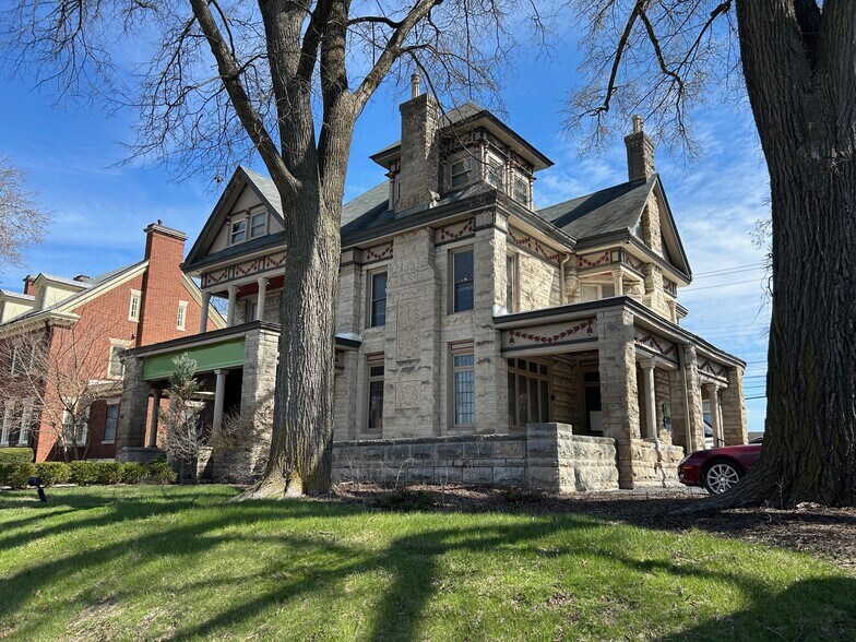 520 N Walnut St, Bloomington, IN à louer - Photo de l’immeuble – Image 2 sur 27