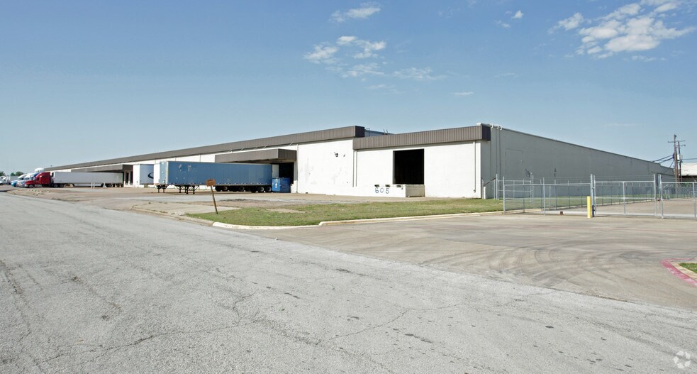 605 110th St, Arlington, TX à louer - Photo de l’immeuble – Image 1 sur 4
