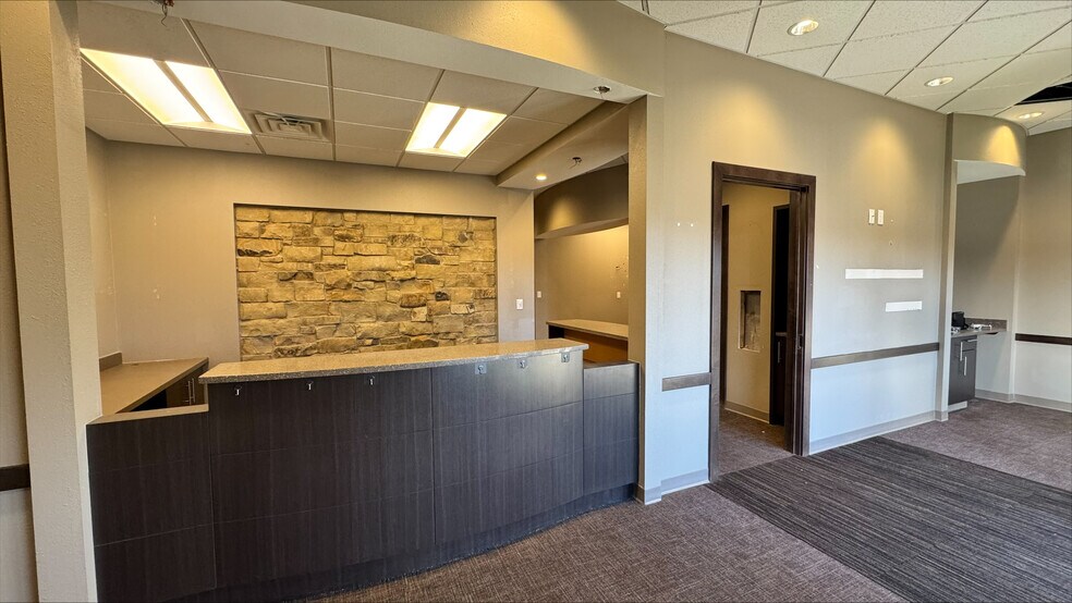 4811 NW 1st St, Lincoln, NE à louer - Photo de l’immeuble – Image 2 sur 13