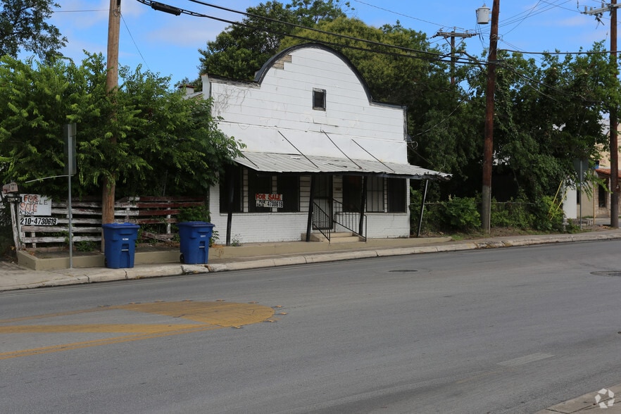 2201 S Flores St, San Antonio, TX à vendre - Photo de l’immeuble – Image 2 sur 4