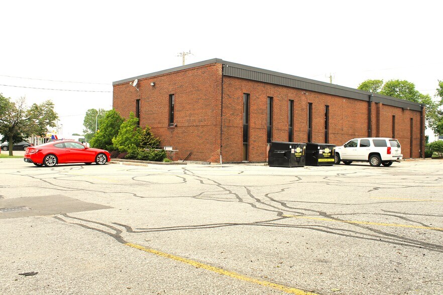 251 Exmouth St, Sarnia, ON à louer - Photo de l’immeuble – Image 2 sur 6