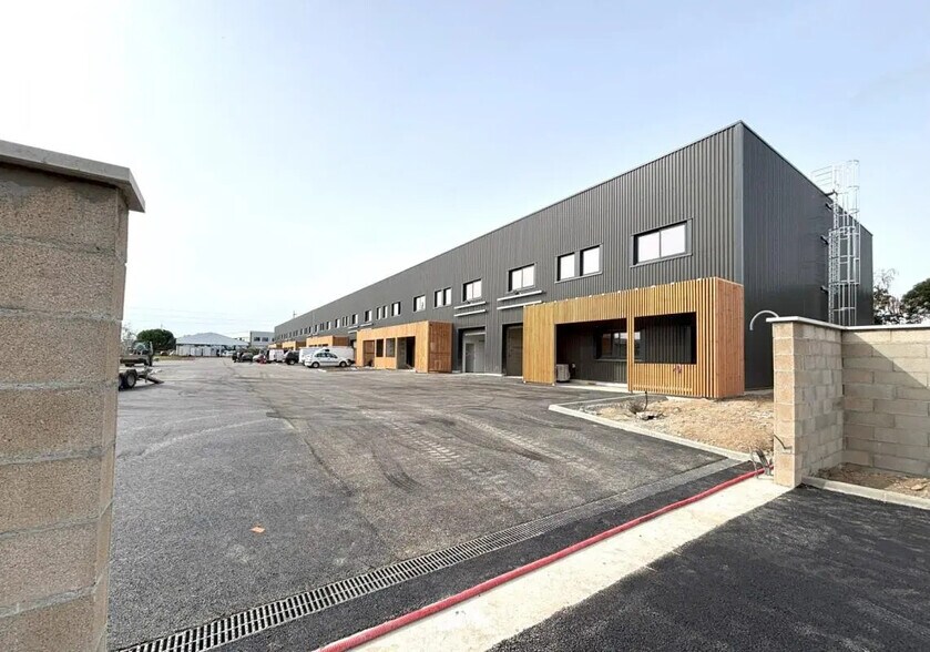 Local d’activités dans Launaguet à louer - Photo de l’immeuble – Image 2 sur 19