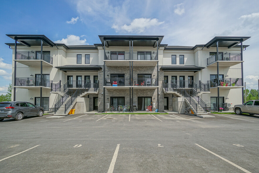 753 Rue Rachel-Hébert, Coaticook, QC à vendre - Photo de l’immeuble – Image 2 sur 11