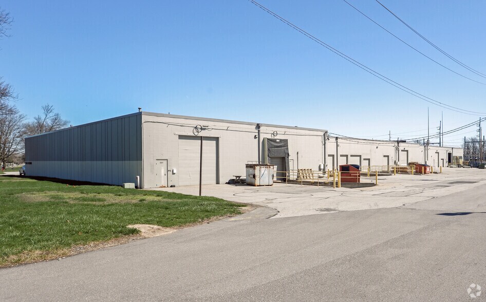 2321-2337 Executive Dr, Indianapolis, IN à louer - Photo de l’immeuble – Image 2 sur 2