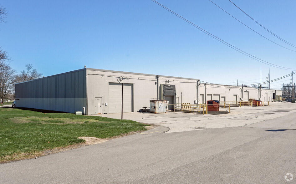 2321-2337 Executive Dr, Indianapolis, IN à louer - Photo de l’immeuble – Image 3 sur 3