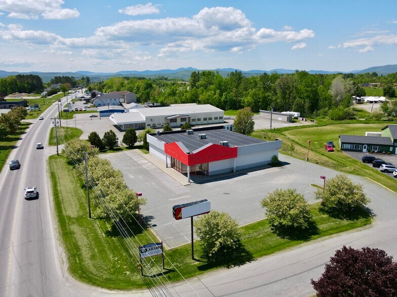 108 Community Dr, Newport, VT à vendre - Photo de l’immeuble – Image 3 sur 20