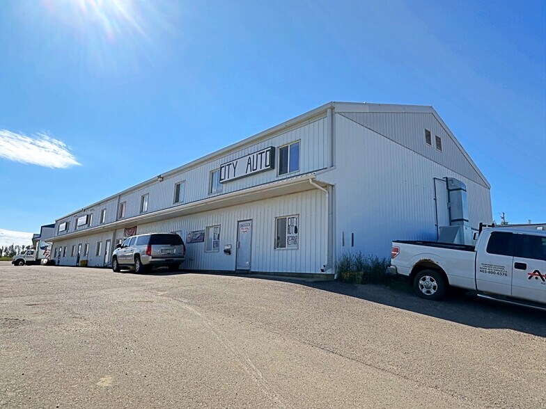 280 Maclennan Cres, Fort McMurray, AB à louer - Photo de l’immeuble – Image 2 sur 6