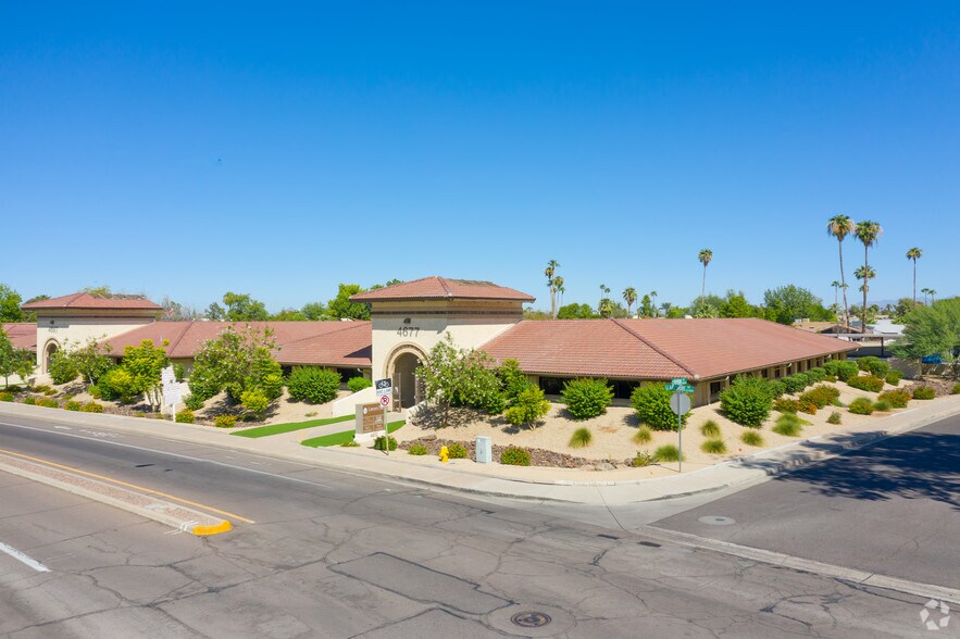 4667 S Lakeshore Dr, Tempe, AZ à louer - Photo de l’immeuble – Image 2 sur 4