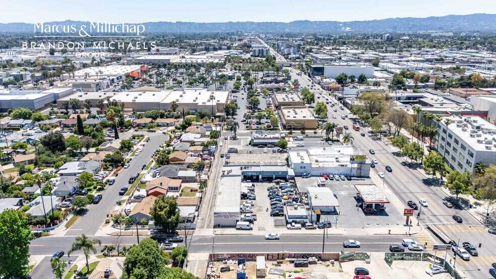 14444 Lanark St, Panorama City, CA à vendre - Photo de l’immeuble – Image 2 sur 11