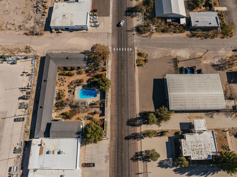 600 W San Antonio St, Marfa, TX à vendre - Photo de l’immeuble – Image 2 sur 26