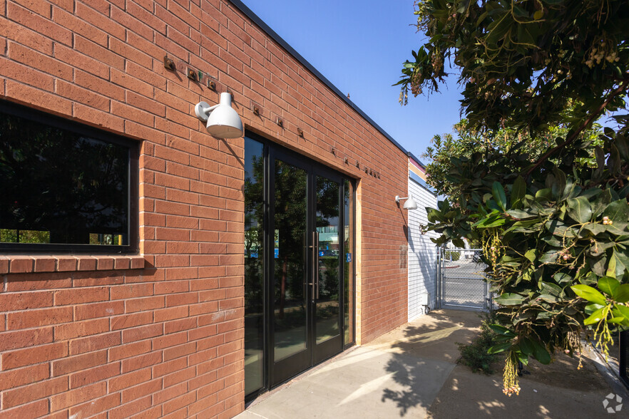 6325 San Fernando Rd, Glendale, CA à vendre - Photo de l’immeuble – Image 2 sur 6