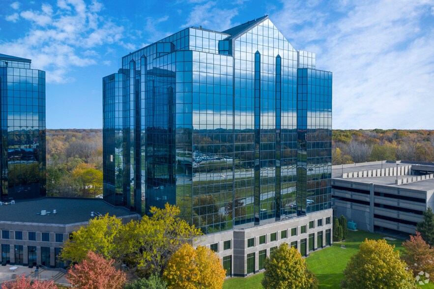 2150 E Lake Cook Rd, Buffalo Grove, IL à louer - Photo de l’immeuble – Image 1 sur 31