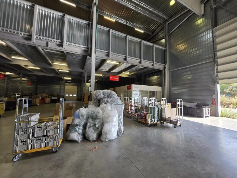 Industriel/Logistique dans La Crau à louer - Photo de l’immeuble – Image 3 sur 6