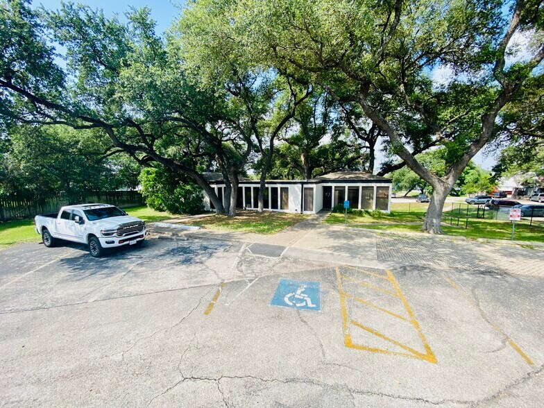 1176 Business 35, New Braunfels, TX à vendre - Photo de l’immeuble – Image 3 sur 23