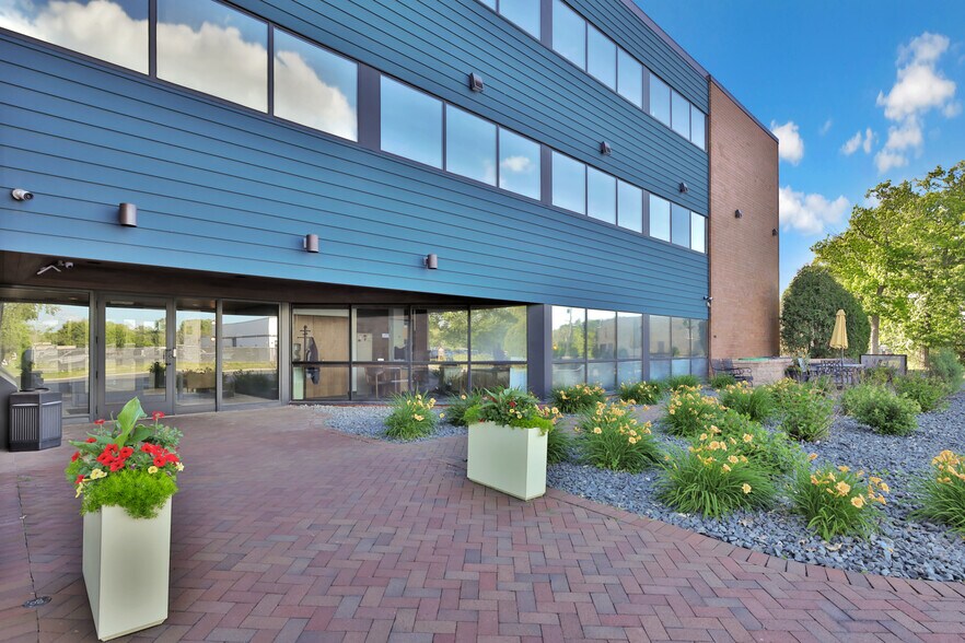 3570 Lexington Ave N, Shoreview, MN à louer - Photo de l’immeuble – Image 2 sur 13