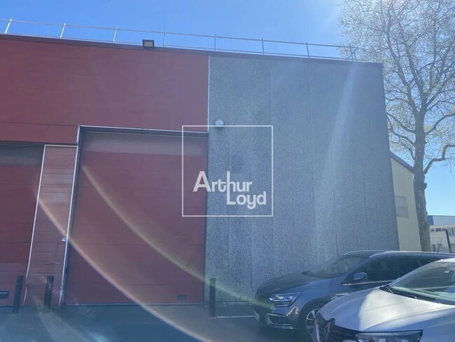 Plus de détails pour Bureau, Local d'activités à louer