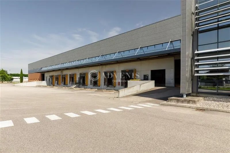 Industriel/Logistique dans Miribel à louer - Photo de l’immeuble – Image 3 sur 12