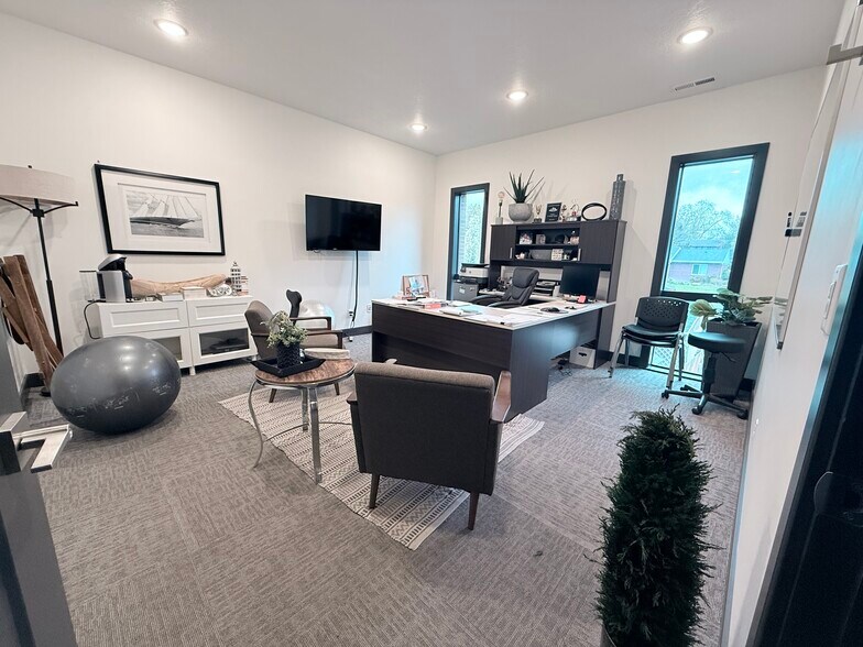 4685 S Highland Dr, Holladay, UT à louer - Photo de l’immeuble – Image 1 sur 13