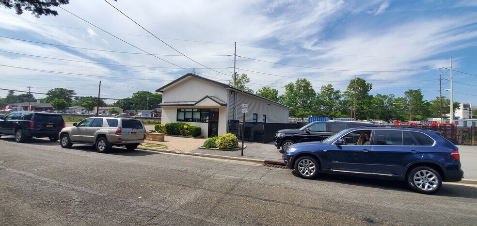40 Willis Ave, Syosset, NY à louer - Photo de l’immeuble – Image 3 sur 13