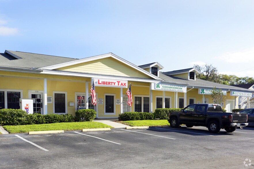 114 E Bloomingdale Ave, Brandon, FL à louer - Photo de l’immeuble – Image 2 sur 10