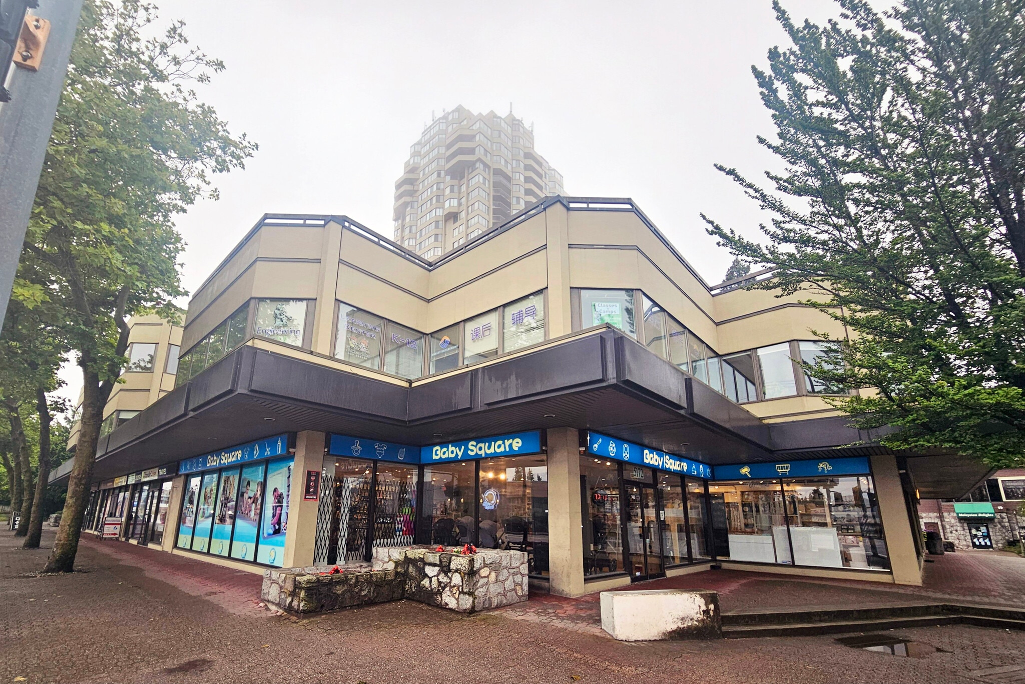 5172 Kingsway, Burnaby, BC à louer Photo de l’immeuble– Image 1 sur 7