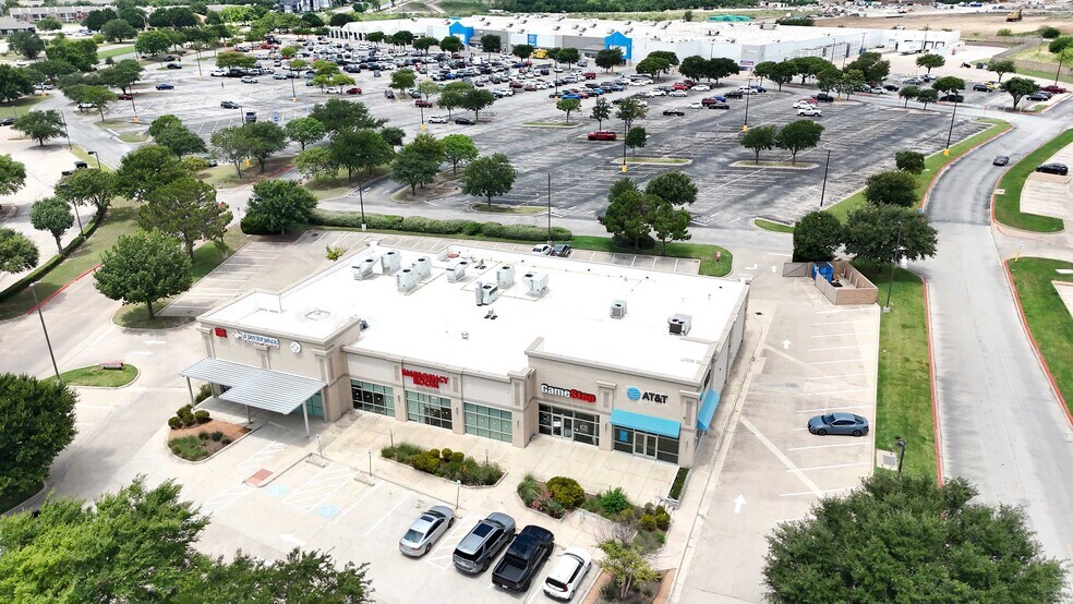5900 S Hulen St, Fort Worth, TX à louer - Photo de l’immeuble – Image 3 sur 7