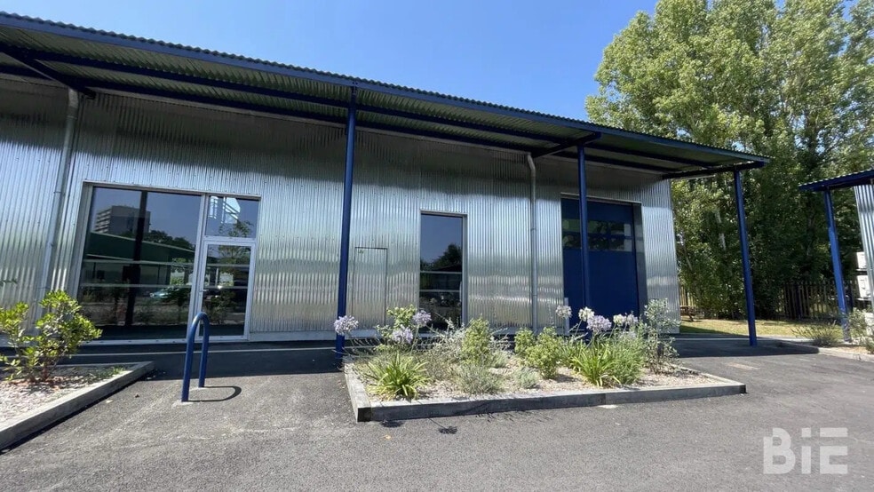 Local d'activités dans Le Bouscat à vendre - Photo de l’immeuble – Image 1 sur 3
