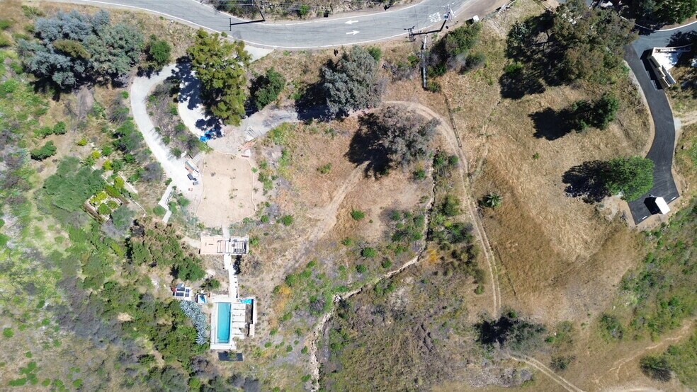 2460 Tuna Canyon Rd, Topanga, CA à vendre - Photo de l’immeuble – Image 2 sur 11