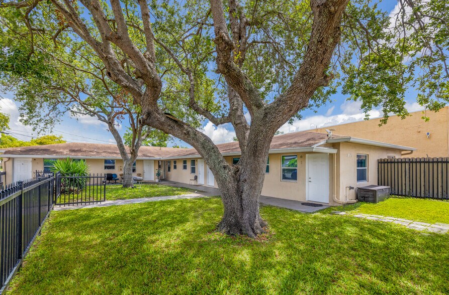 2247 Simms St, Hollywood, FL à vendre - Photo de l’immeuble – Image 1 sur 22
