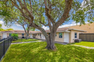 Plus de détails pour 2247 Simms St, Hollywood, FL - Logement à vendre