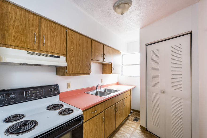 1132 E John St, Springfield, OH à vendre - Photo intérieure – Image 3 sur 32