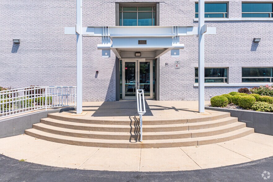 51 W Jackson St, Joliet, IL à louer - Photo de l’immeuble – Image 3 sur 4