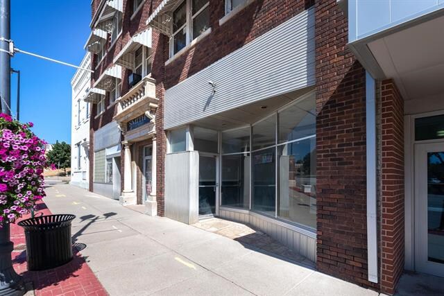 226 W Central Ave, El Dorado, KS à vendre - Photo de l’immeuble – Image 3 sur 29