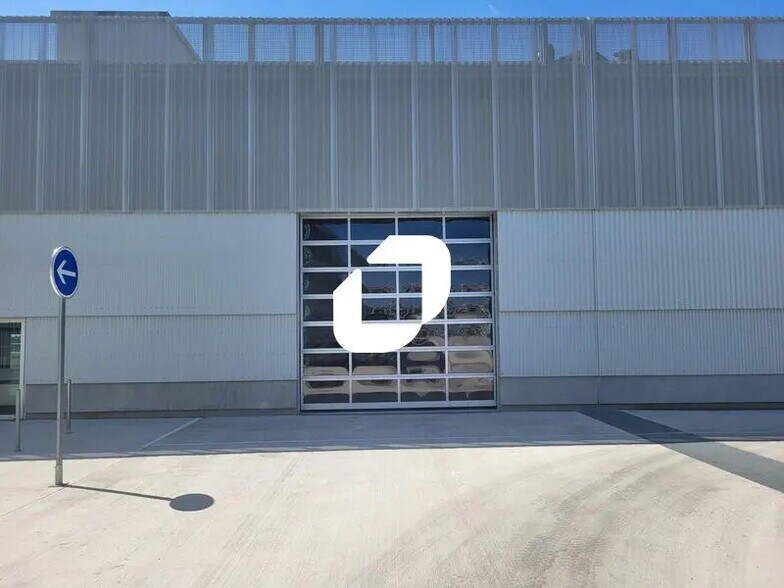 Local d’activités dans Vitry-sur-Seine à louer - Photo de l’immeuble – Image 3 sur 8