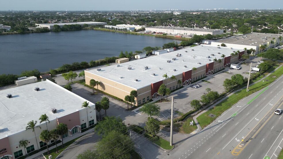 1501 Green Rd, Deerfield Beach, FL à louer - Vidéo sur l’annonce professionnelle – Image 3 sur 12