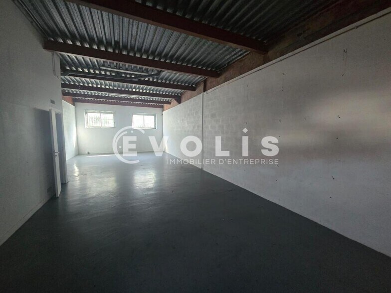 17 Rue Des Cerisiers, Lisses à louer - Photo intérieure – Image 3 sur 8