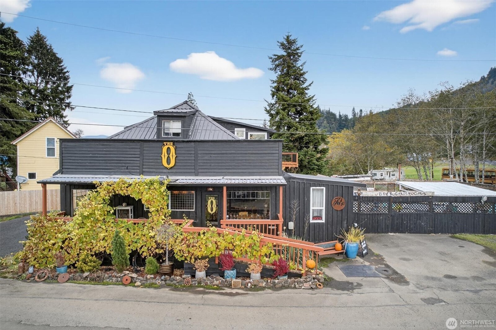8 Fairgrounds Rd, Skamokawa, WA à vendre Photo principale– Image 1 sur 53