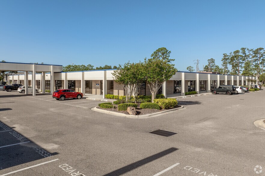 6925 Lake Ellenor Dr, Orlando, FL à vendre - Photo de l’immeuble – Image 2 sur 13