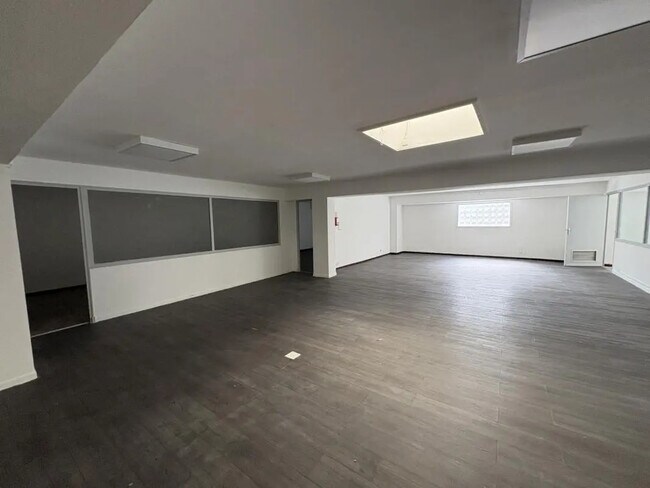 Plus de détails pour Local commercial à vendre