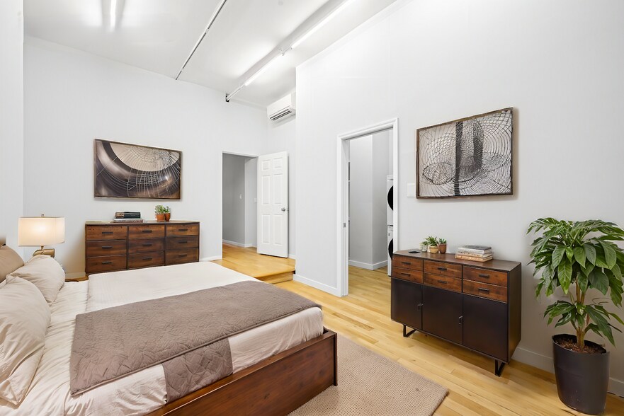 249 E Houston St, New York, NY à vendre - Photo de l’immeuble – Image 2 sur 8