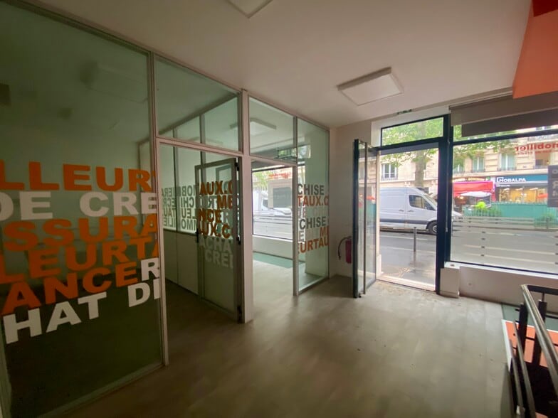 Local commercial dans 66 Boulevard Raspail, Paris à louer - Photo de l’immeuble – Image 3 sur 10