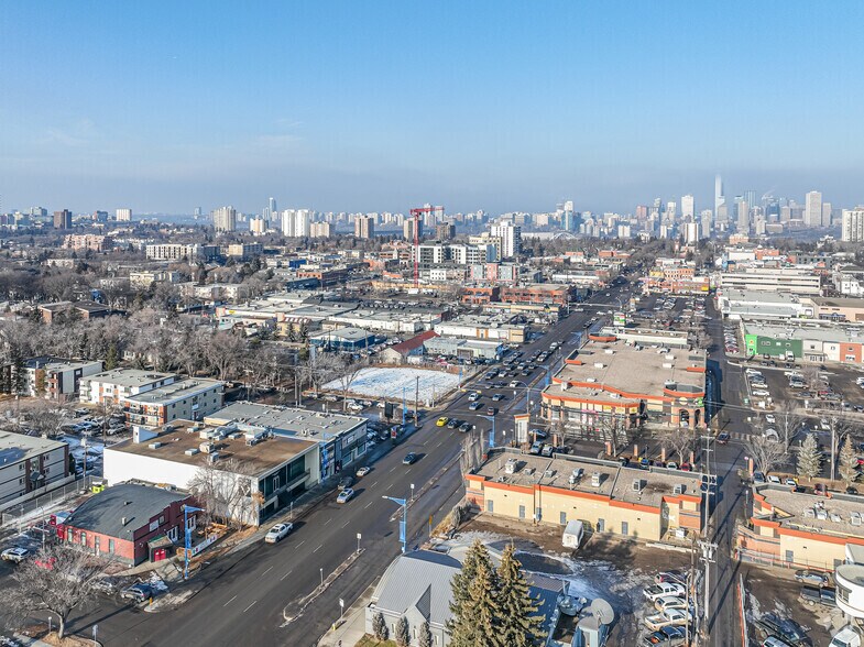 7718 104 St NW, Edmonton, AB à louer - Aérien – Image 3 sur 3