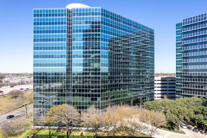 10370 Richmond Ave, Houston, TX à louer - Photo de l’immeuble – Image 1 sur 13