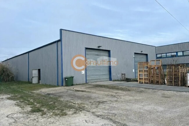 Plus de détails pour Local d'activités à louer