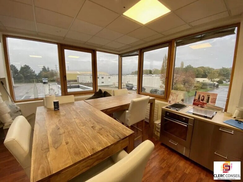 Bureau dans Évreux à louer - Photo de l’immeuble – Image 3 sur 9